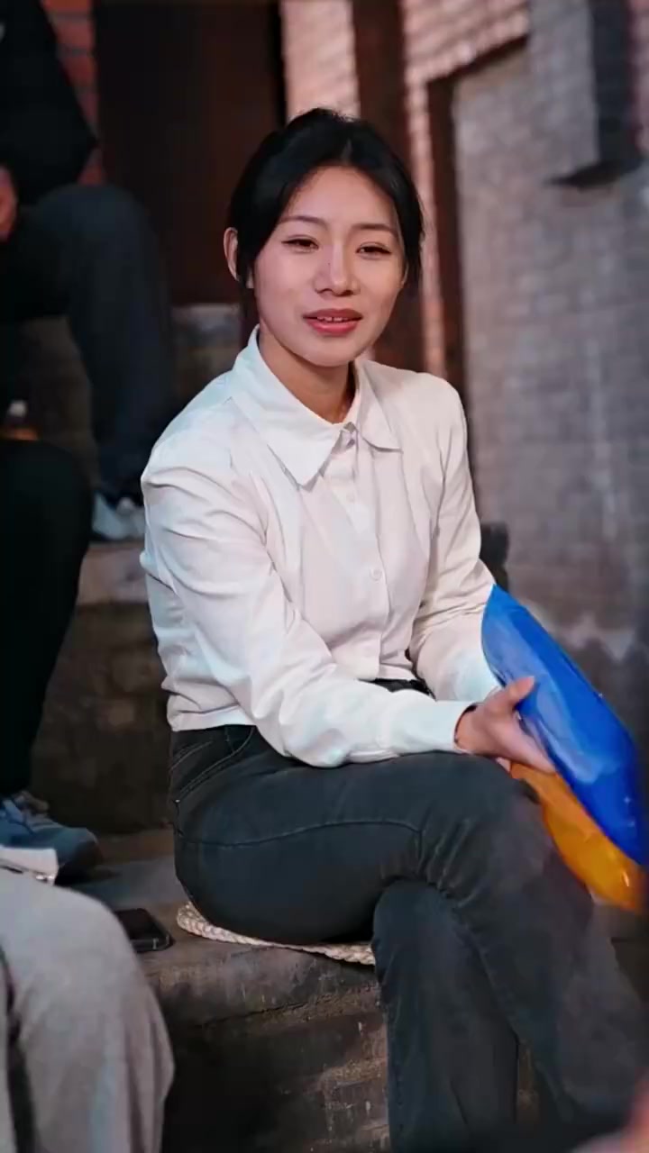 045