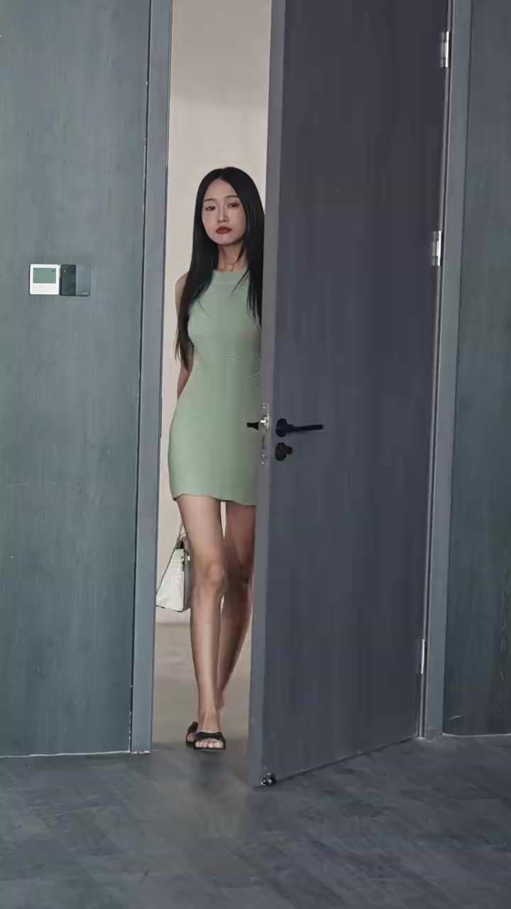 028