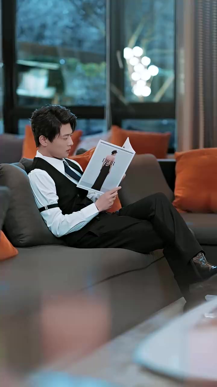 Captured by Her Staring Eyes Episode Drama Playlet Online