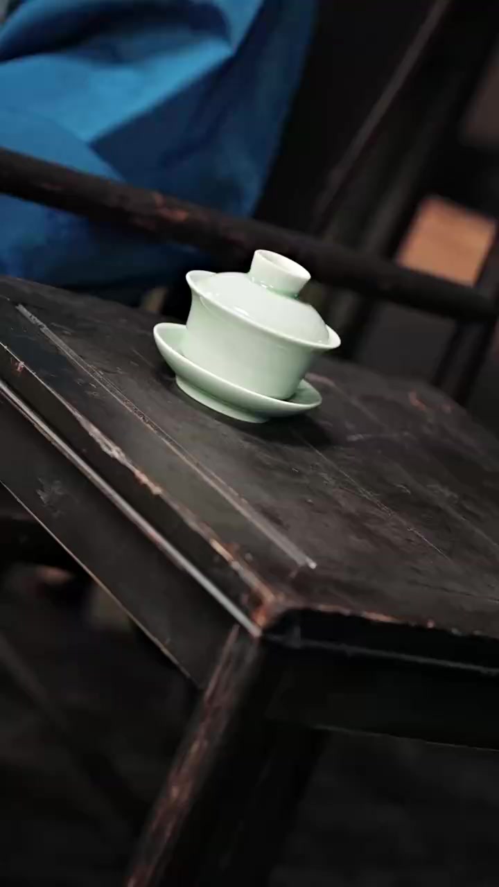 052