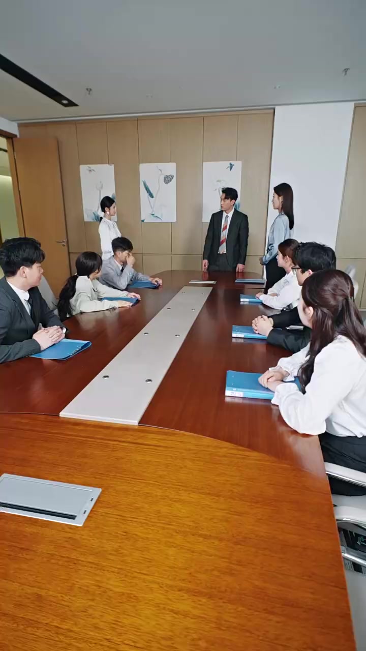 043