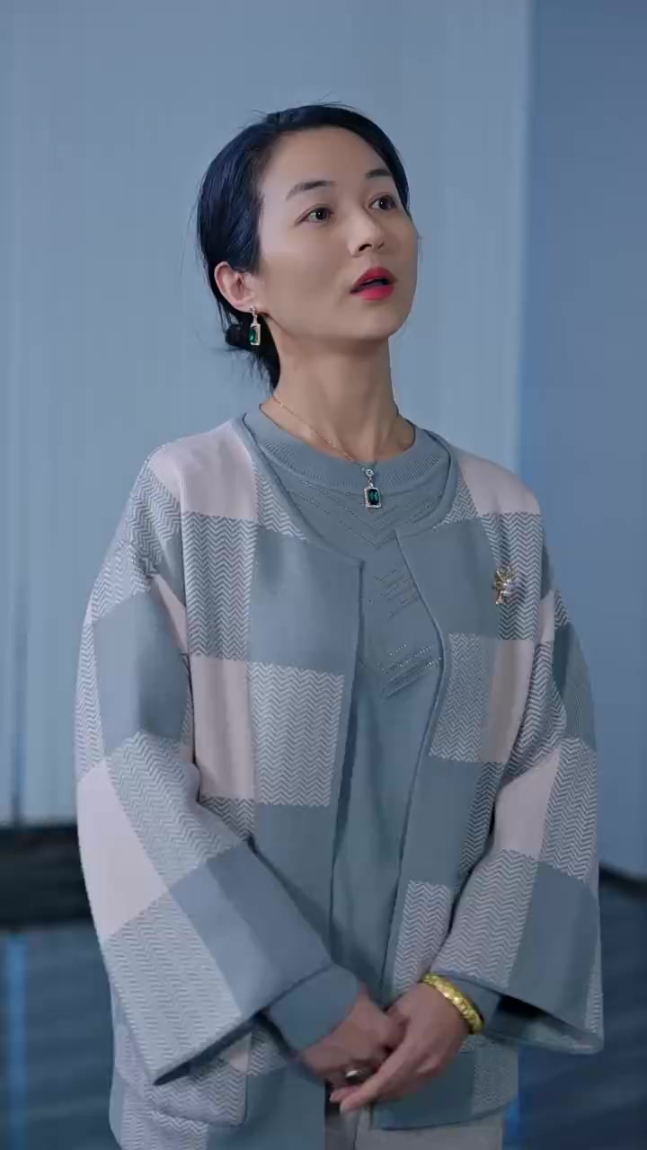 044