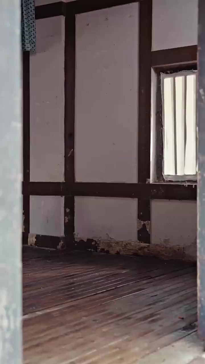 085